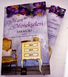 MART MENEKŞELERİ SARAH JİO